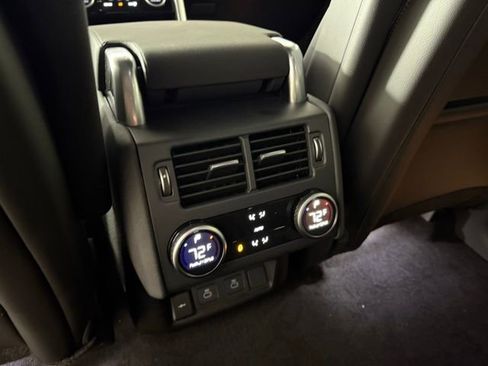 Certified 2025 Land Rover Discovery S image 28