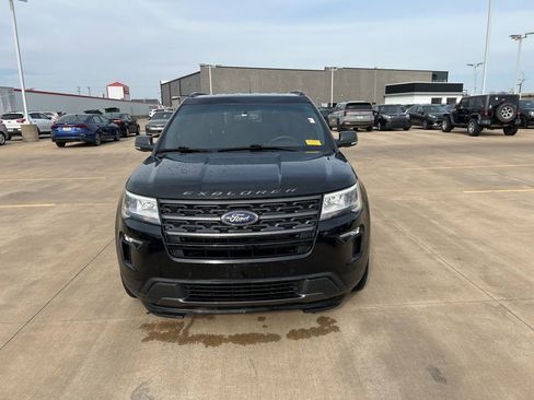Used 2018 Ford Explorer XLT w/ Equipment Group 202A image 5