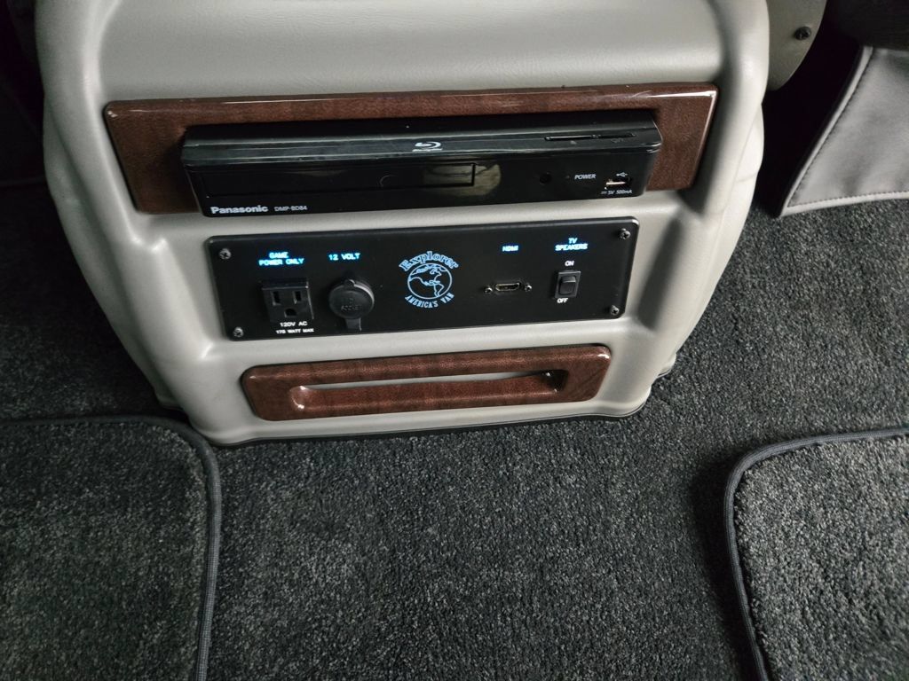 Used 2021 Chevrolet Express 2500 w/ Enhanced Convenience Package RWD image 32