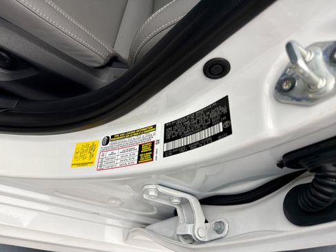 Used 2025 Toyota Camry SE image 19