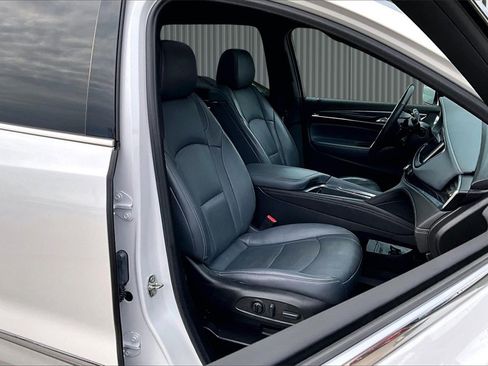 Used 2022 Buick Enclave Essence w/ Experience Buick Package image 7