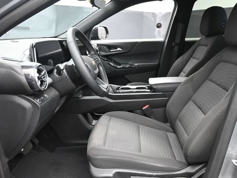 Used 2025 Chevrolet Equinox LT w/ Safety and Technology Package FWD image 16