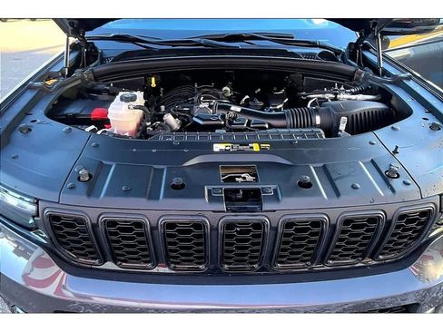 Used 2024 Jeep Grand Cherokee L Laredo image 10
