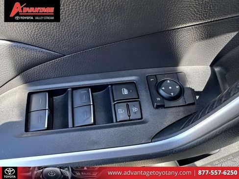Used 2022 Toyota RAV4 XLE AWD/4WD image 21