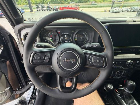 Used 2024 Jeep Wrangler Unlimited w/ Convenience Group AWD/4WD image 17
