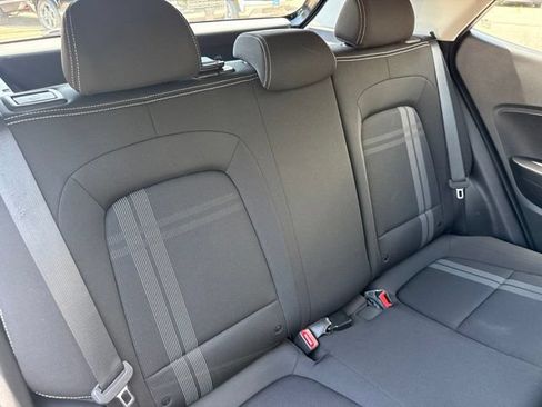 Used 2023 Hyundai Venue SEL FWD image 23