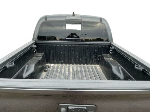 Used 2022 Toyota Tacoma TRD Off-Road RWD image 21