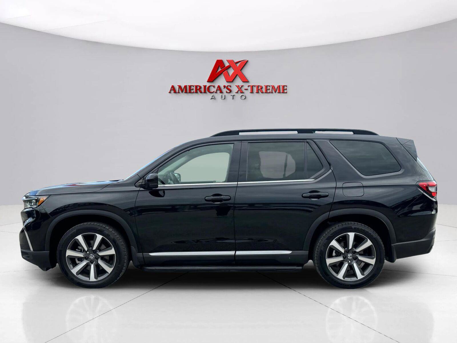 Used 2023 Honda Pilot Touring image 2