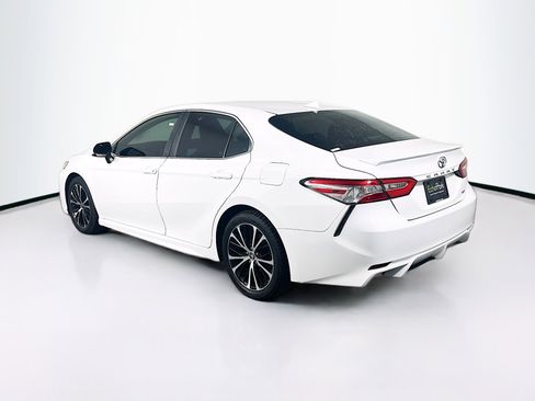 Used 2020 Toyota Camry SE FWD image 5