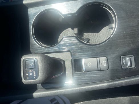 Used 2023 Nissan Rogue SV FWD image 25