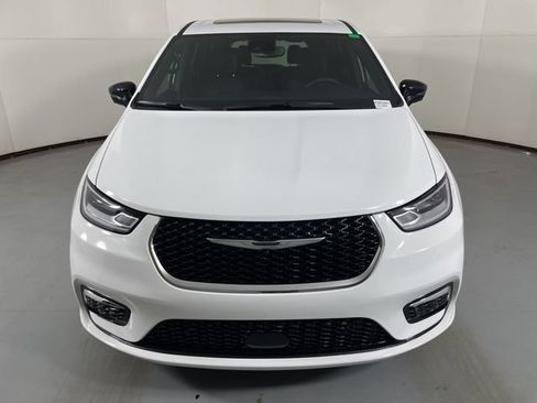 New 2026 Chrysler Pacifica Select FWD image 3