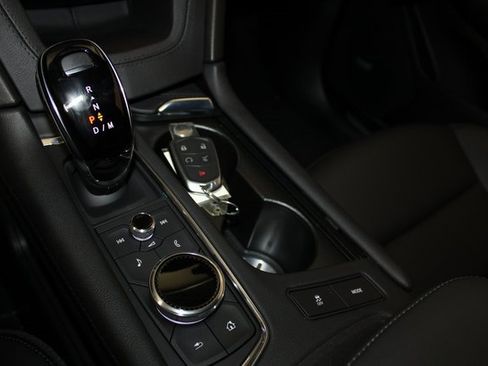 New 2026 Cadillac XT5 Luxury image 16