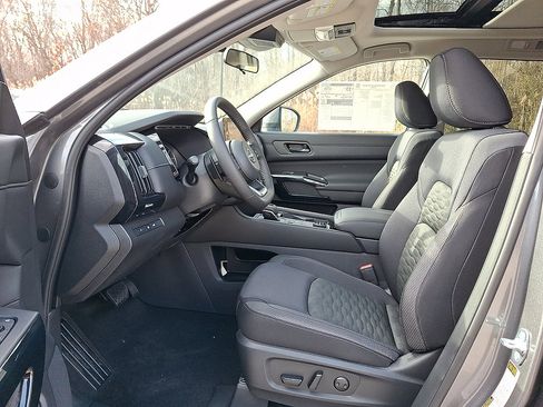 Certified 2025 Nissan Pathfinder SV w/ SV Premium Package AWD/4WD image 6