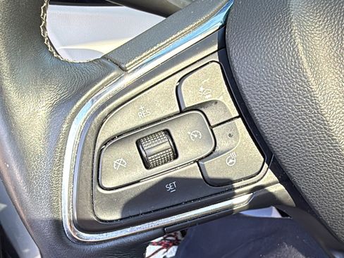 Used 2023 Buick Encore GX Essence w/ Experience Buick Package FWD image 10