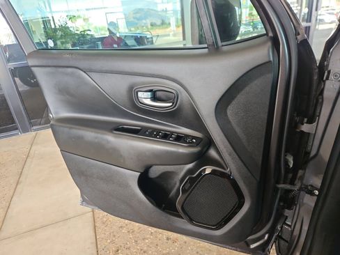 Used 2019 Jeep Renegade Altitude w/ Quick Order Package 2XM image 13