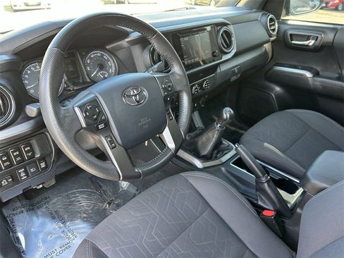 Used 2019 Toyota Tacoma TRD Off-Road image 32