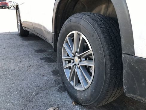 Certified 2023 Chevrolet Traverse LT image 10