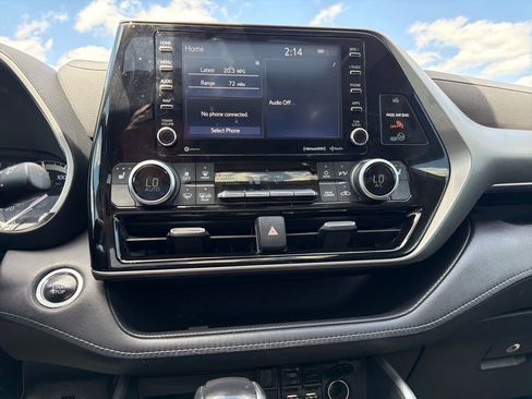 Used 2020 Toyota Highlander XLE image 31