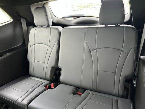 Used 2022 Buick Enclave Essence w/ Sport Touring Edition FWD image 10