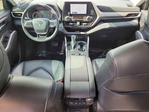 Used 2023 Toyota Highlander XLE FWD image 7