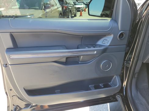 Used 2022 Ford Expedition Max XLT RWD image 16