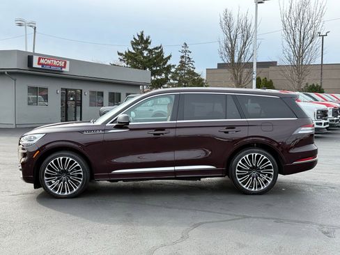 Used 2023 Lincoln Aviator Black Label w/ Dynamic Handling Package image 6