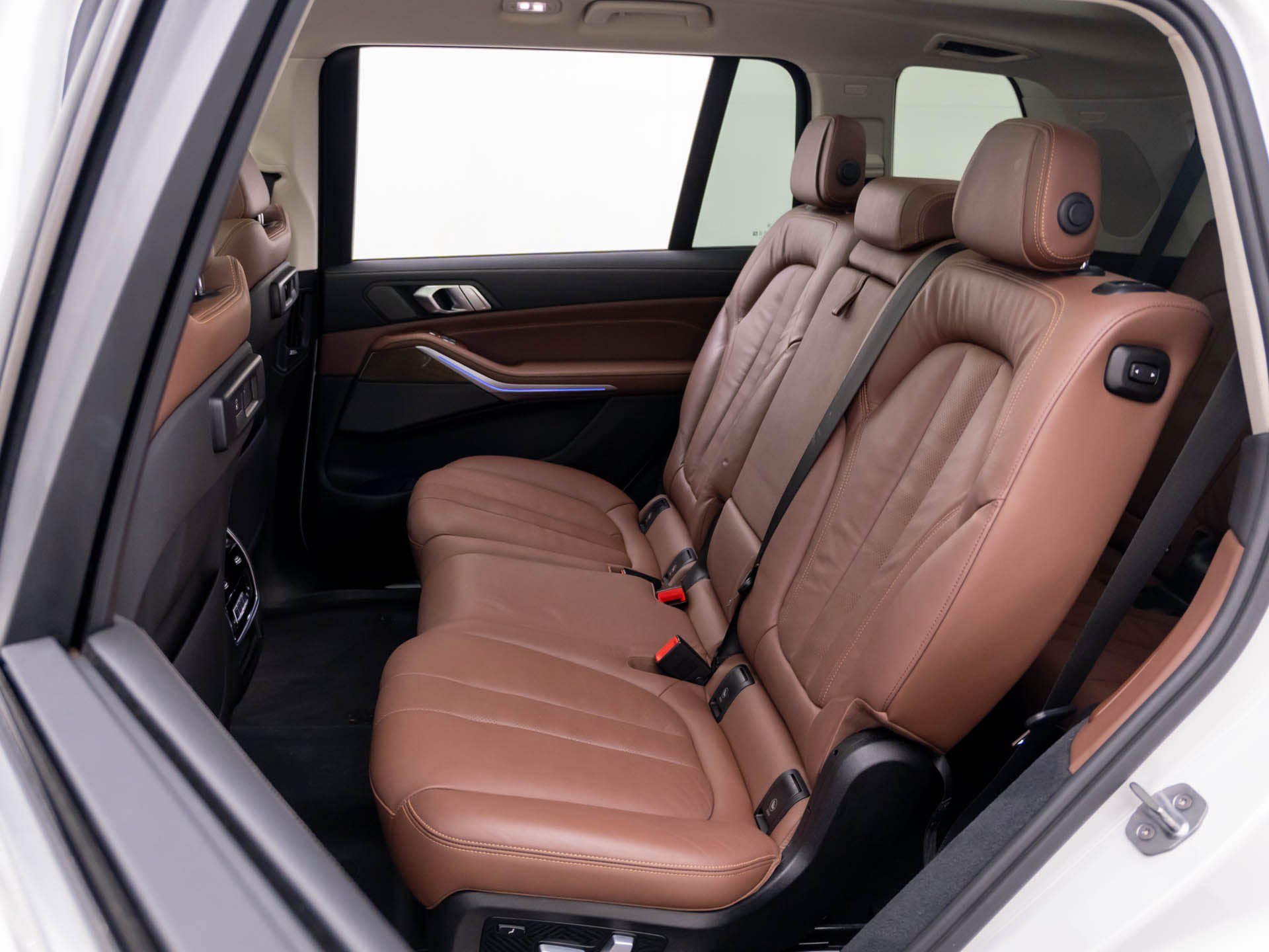 Used 2020 BMW X7 xDrive40i w/ Premium Package AWD/4WD image 18