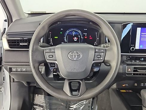 Used 2025 Toyota Camry LE w/ Convenience Package image 28