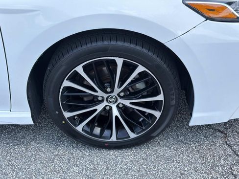 Used 2019 Toyota Camry SE FWD image 12