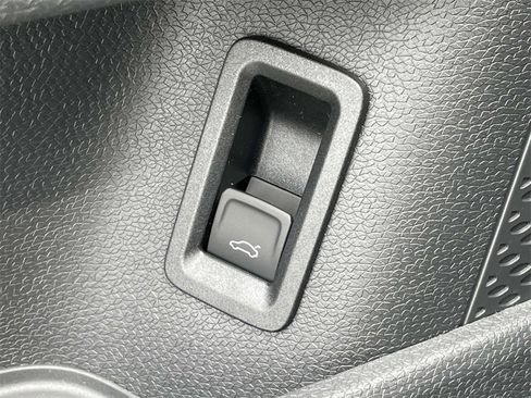 New 2025 Volkswagen ID. Buzz Pro S image 19