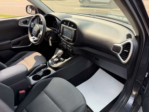 Used 2020 Kia Soul LX FWD image 19
