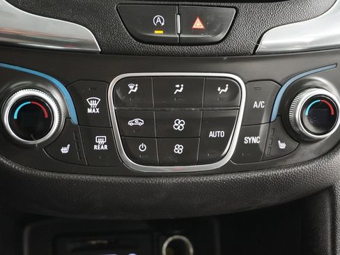 Used 2024 Chevrolet Equinox LT image 32