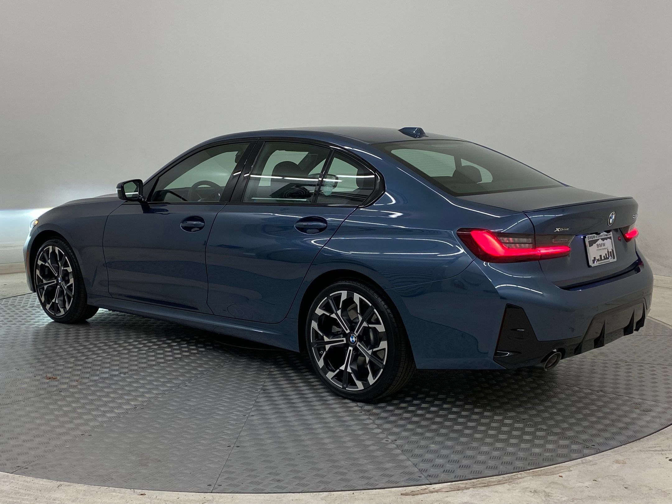 Used 2026 BMW 330i xDrive Sedan w/ M Sport Package AWD/4WD image 3