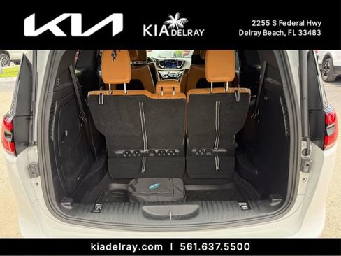 Used 2023 Chrysler Pacifica Pinnacle FWD image 8
