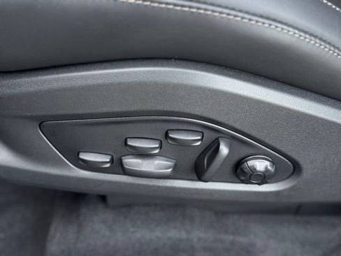 New 2025 Porsche Macan Turbo Electric AWD/4WD image 16