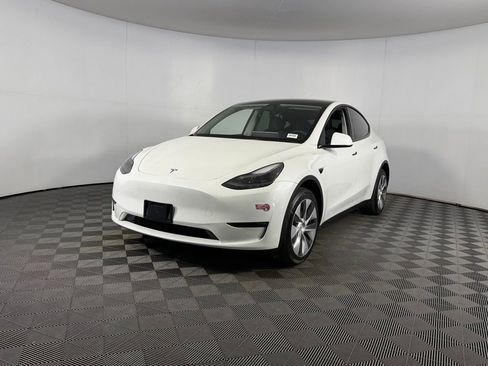 Used 2024 Tesla Model Y Long Range image 3