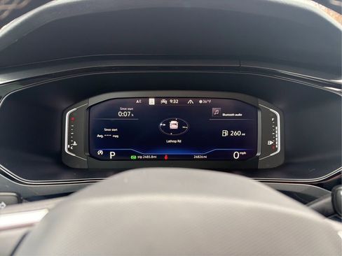 Used 2022 Volkswagen Taos SEL w/ Panoramic Sunroof Package image 18