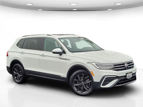Certified 2024 Volkswagen Tiguan SE AWD/4WD image 4