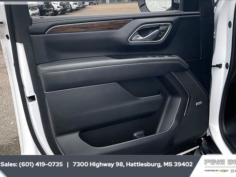 Used 2024 Chevrolet Tahoe Premier AWD/4WD image 17