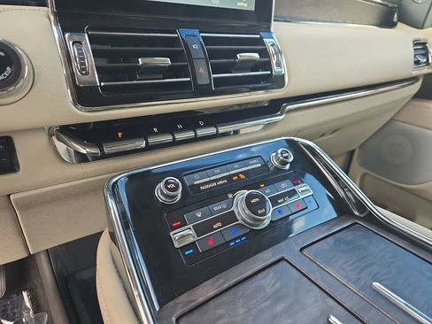 Certified 2021 Lincoln Navigator Reserve w/ Luxury Package AWD/4WD image 31