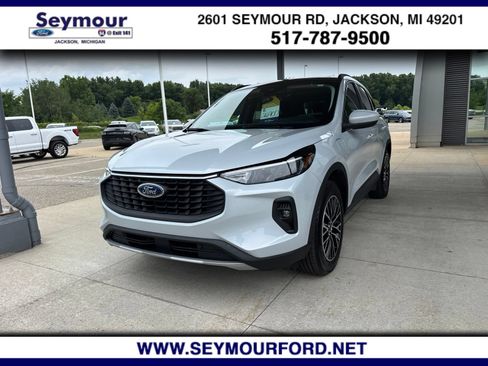 Certified 2025 Ford Escape SE FWD image 1