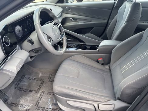 Used 2025 Hyundai Elantra SEL FWD image 12