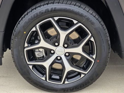 Used 2024 Jeep Compass Limited AWD/4WD image 12