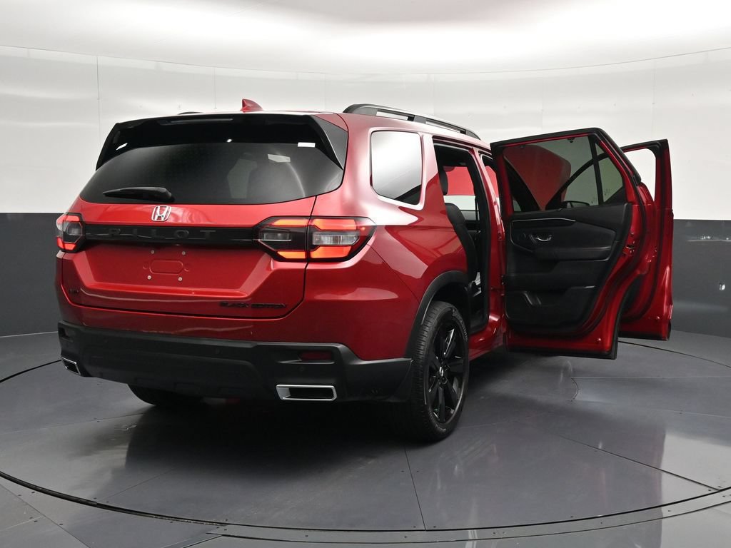 Used 2025 Honda Pilot Black Edition image 39