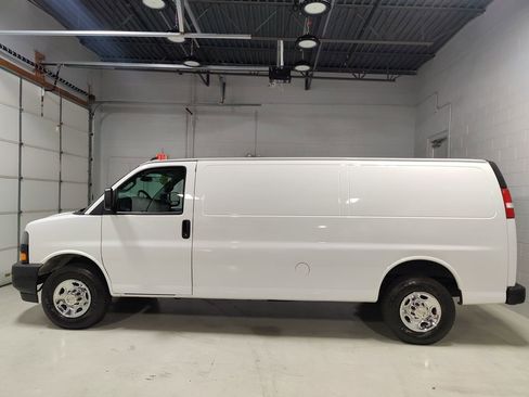 Used 2024 Chevrolet Express 3500 Extended w/ Driver Convenience Package RWD image 18