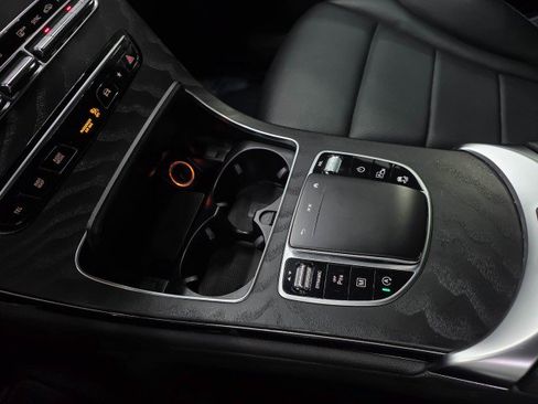 Used 2021 Mercedes-Benz GLC 300 4MATIC image 29