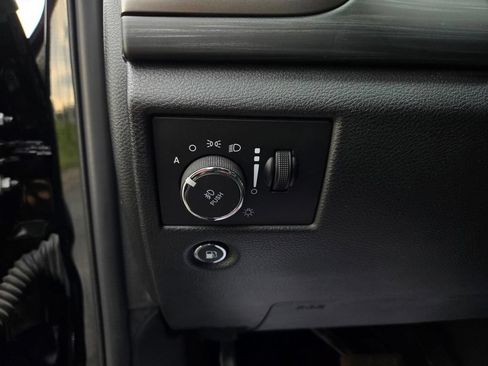 Used 2021 Jeep Grand Cherokee Laredo X AWD/4WD image 16