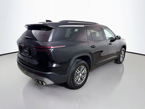 Used 2025 Chevrolet Traverse LT image 7