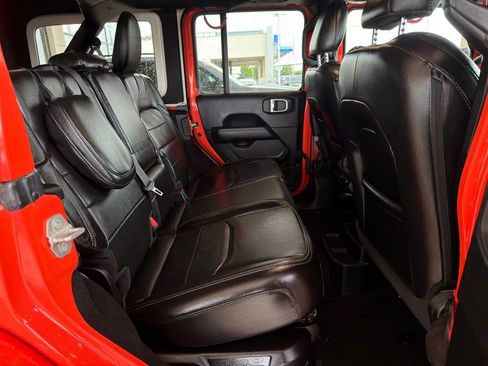 Used 2023 Jeep Wrangler Unlimited Sahara w/ Cold Weather Group AWD/4WD image 22
