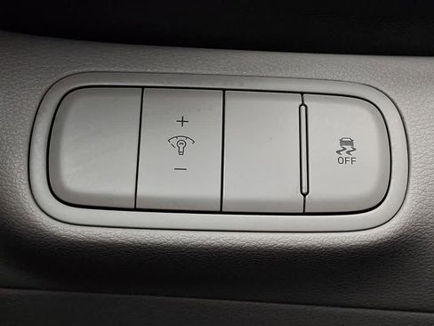 Certified 2025 Hyundai Venue SEL FWD image 23